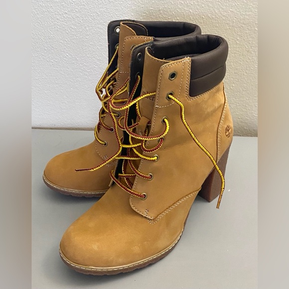 Timberland Shoes - NWT authentic Timberland women’s boots gorgeous shoes genuine leather.
